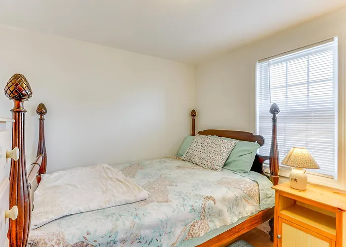 Charming Old Lyme Cottage, Steps To Private Beach!