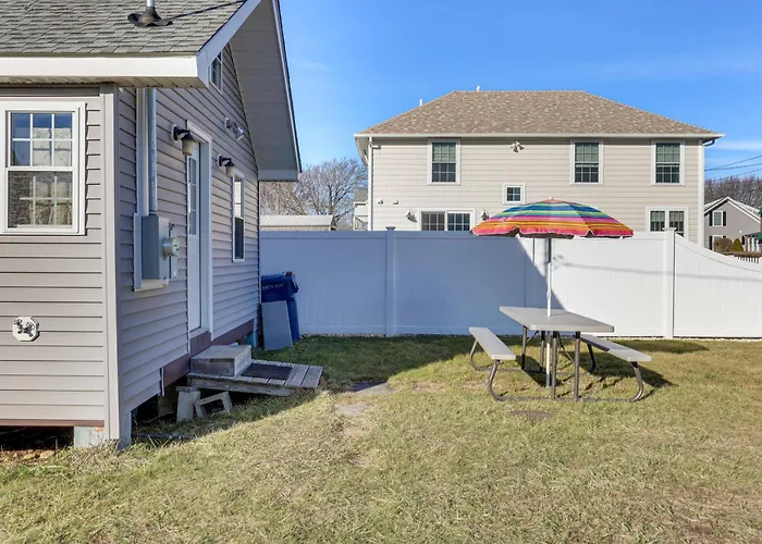 Charming Old Lyme Cottage, Steps To Private Beach!