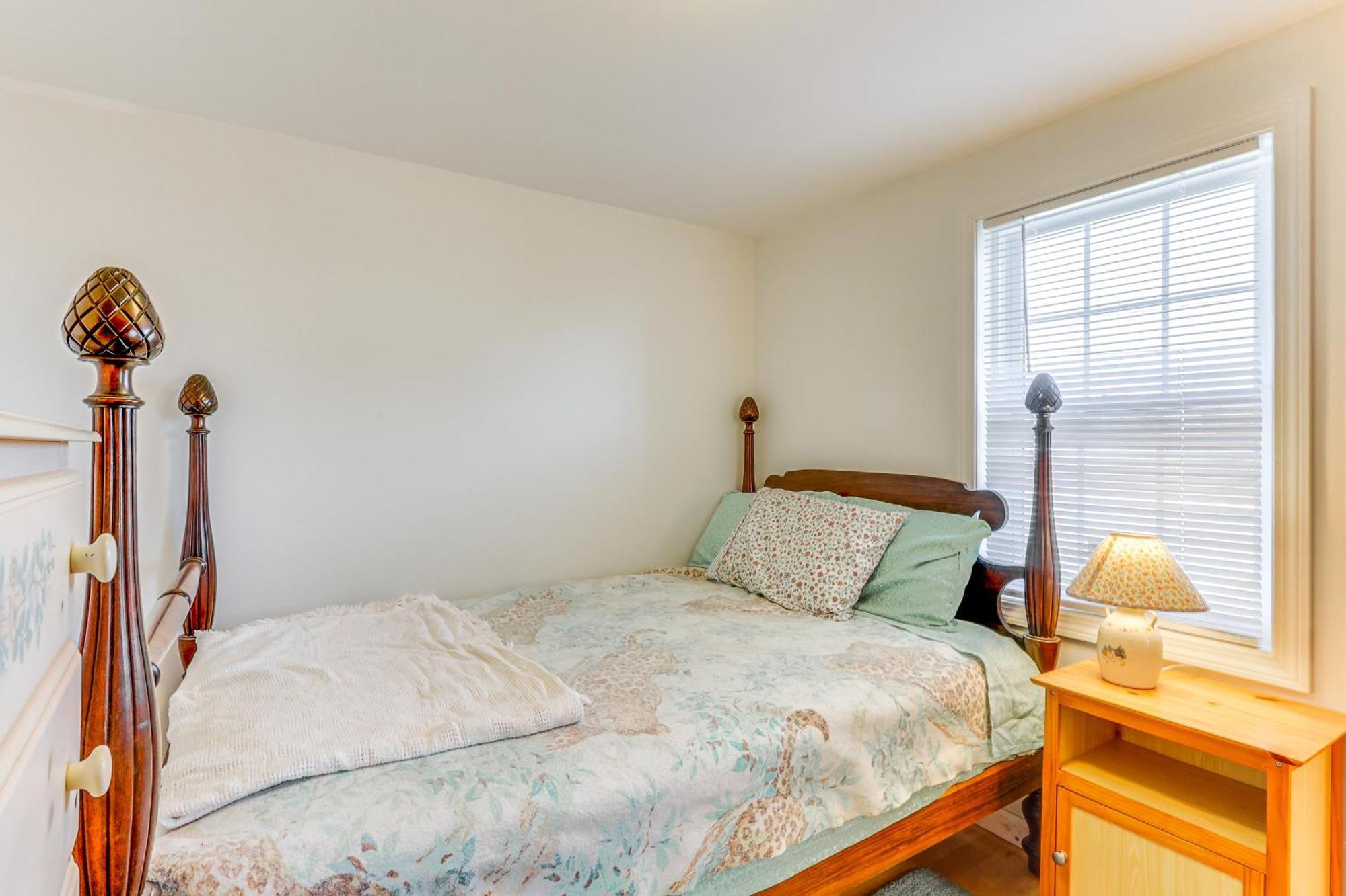 Holiday home Charming Cottage, Steps To Private Beach! Old Lyme