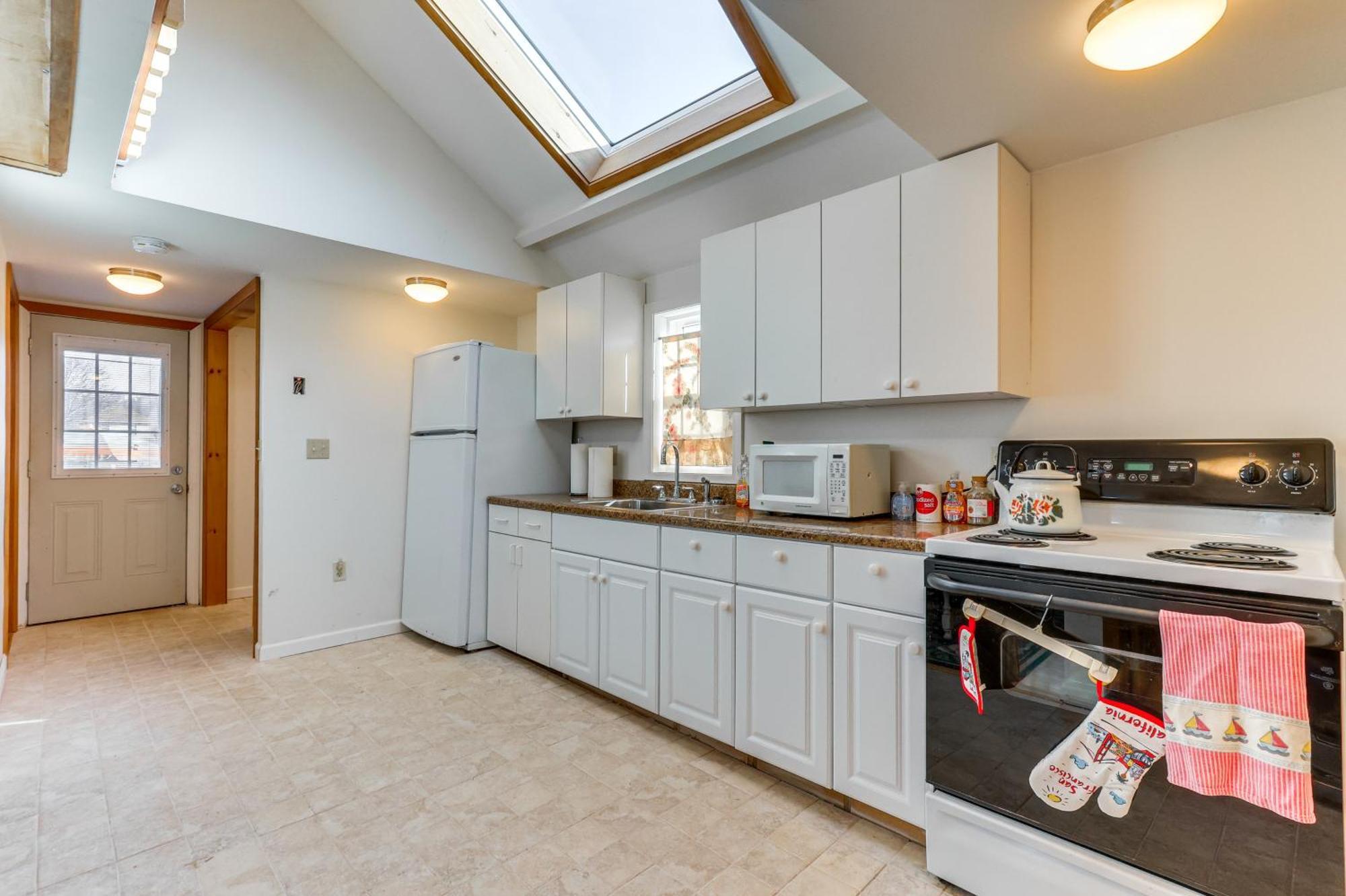 Charming Cottage, Steps To Private Beach! Old Lyme
